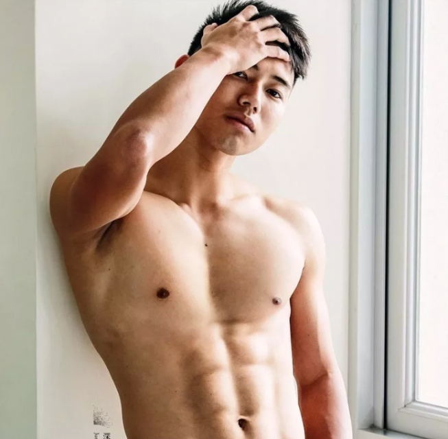 看点∣排球体育生浴照刷爆INS，筋肉腹肌小可爱竟然有男盆友了！！ - 51虹马