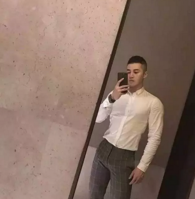 鲜肉男神露肉史，眼神感觉会放电 - 51虹马