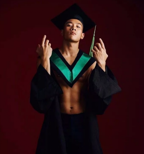 看点∣无数人想为他溺水的天菜肌肉救生员，又拍了一片禁欲系写真 - 51虹马