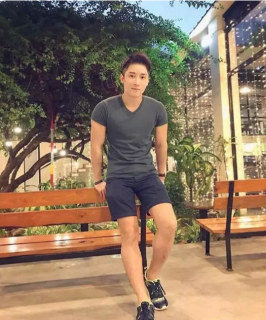 捕获一只野生忠犬肌肉男，行走的荷尔蒙扒光了更好看 - 51虹马