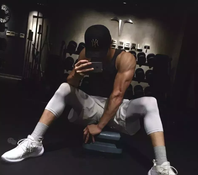 广东180大肌肉帅哥！健身教练居然是模特！ - 51虹马