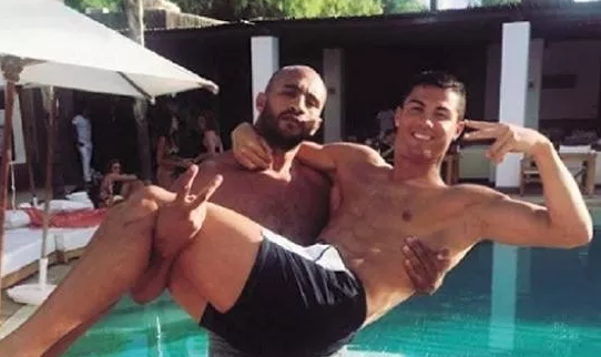 C罗被男粉强吻不拒绝，他还曾被男友撩硬过 - 51虹马