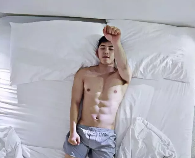 当红肌肉体育生私皂耻度惊人 鲜肉小攻也生猛 - 51虹马