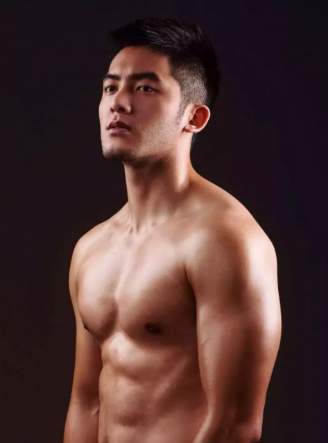 台湾鲜肉古铜色性感身材，诱人舔屏的小奶狗 - 51虹马