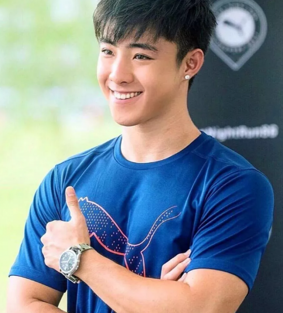 看点∣童颜腹肌“小奶狼”，好喜欢这样的原味帅气小鲜肉！ - 51虹马