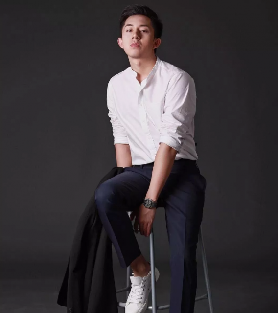 看点∣飞行员小哥哥正装制服下,竟隐藏了这么Sexxxxy的胸肌! - 51虹马 看点∣飞行员小哥哥正装制服下,竟隐藏了这么Sexxxxy的胸肌! - 51虹马