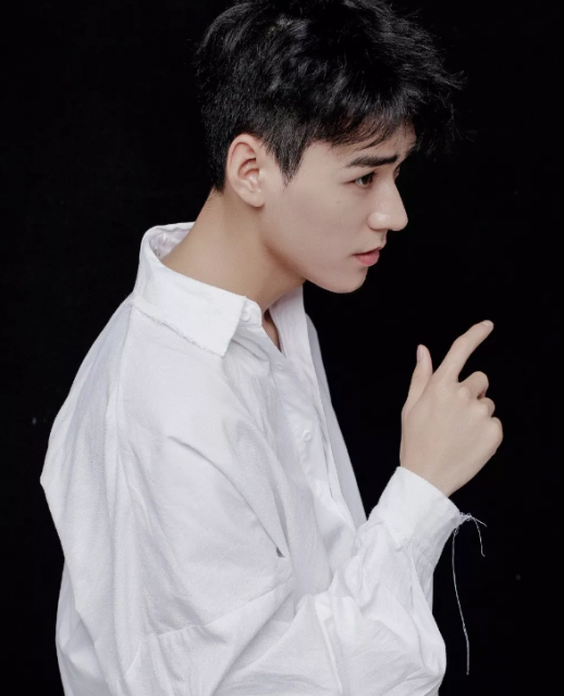 帅哥∣眉眼含笑的暖甜大男孩，你们小妖精男朋友太撩人了！－－龚俊 - 51虹马