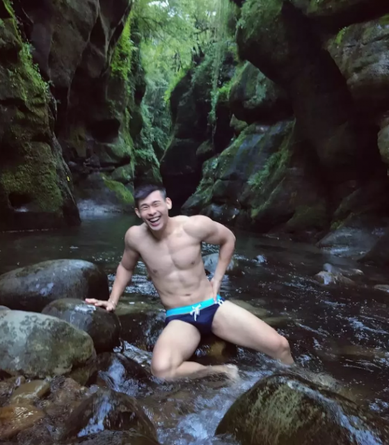 泼水节，这个新机Boy濕裑吸了一大波眼球 - 51虹马