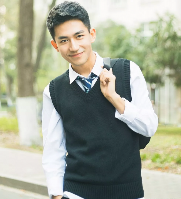 南京林业大学97年的极品校草！腿毛床照来了 - 51虹马