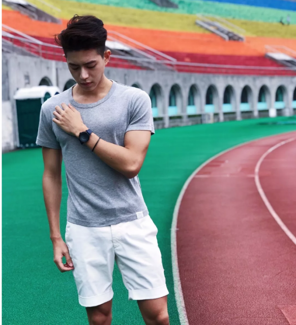 看点∣肌肉身材越来越棒的天菜男模，遭涩影师疯狂邀约… - 51虹马