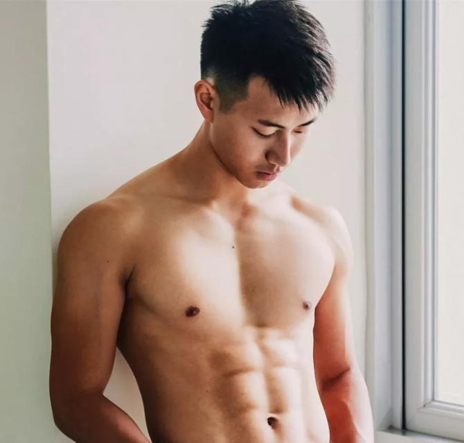 看点∣排球体育生浴照刷爆INS，筋肉腹肌小可爱竟然有男盆友了！！ - 51虹马