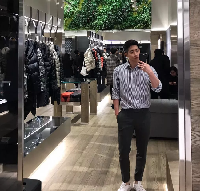 看点∣正装衬衫小哥哥，长得帅身材好，这才是你要的筋肉小奶狗! - 51虹马