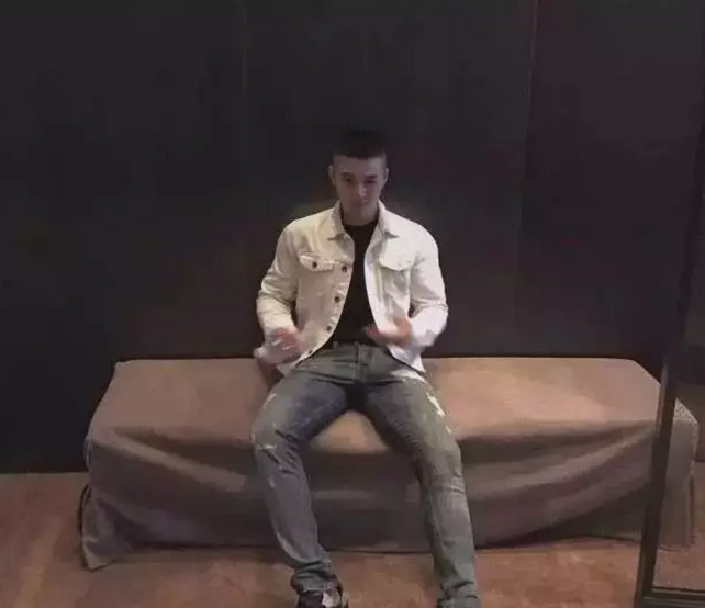 鲜肉男神露肉史，眼神感觉会放电 - 51虹马