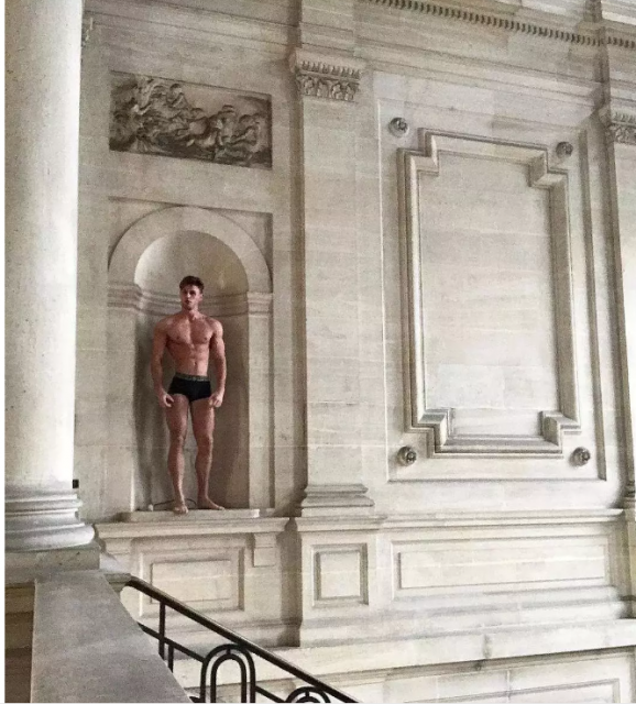 九寸男模被曝应召服务？真枪实弹摆在那不得不服。 - 51虹马