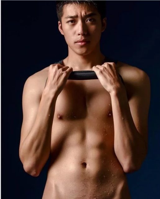 看点∣小鲜肉名媛入伍前脱了拍肌肉石更照,可口肌肉身材让你尖叫! - 51虹马 看点∣小鲜肉名媛入伍前脱了拍肌肉石更照,可口肌肉身材让你尖叫! - 51虹马