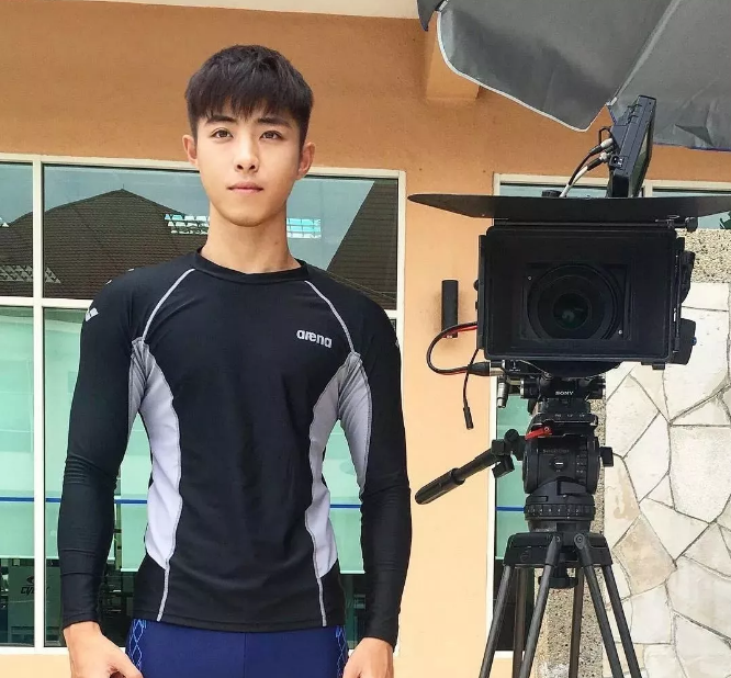 看点∣童颜腹肌“小奶狼”,好喜欢这样的原味帅气小鲜肉! - 51虹马 看点∣童颜腹肌“小奶狼”,好喜欢这样的原味帅气小鲜肉! - 51虹马