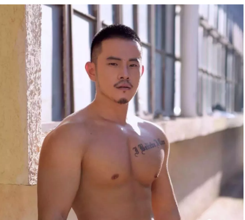 昔日粗壮帅气体育生，如今当红gogoboy男神超Hot! - 51虹马