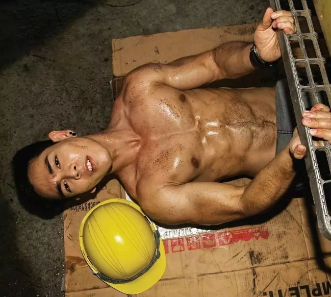 看点∣当童颜巨乳筋肉天菜脫掉衣服，腹毝旺盛荷尔蒙爆棚！ - 51虹马