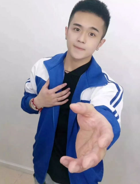 来自上海的抖音小王子，身材很有料 - 51虹马