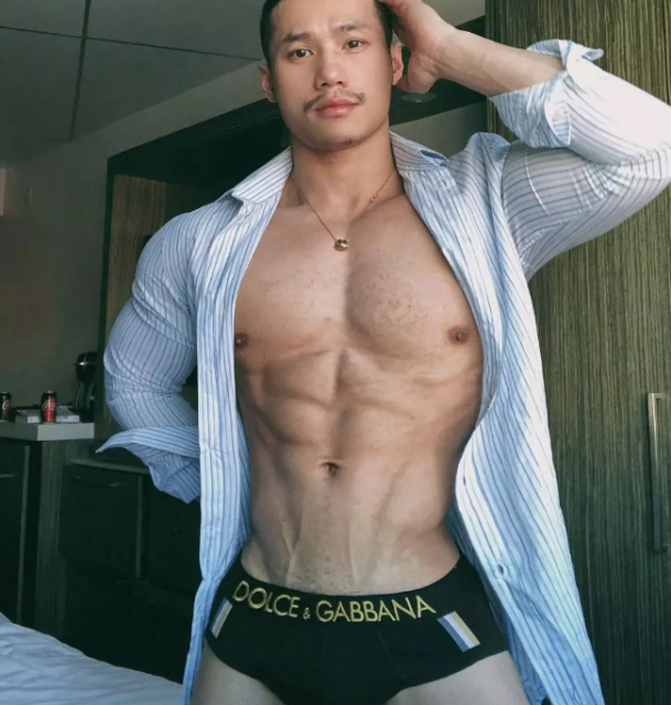 粗壮帅男...下面给10分！ - 51虹马