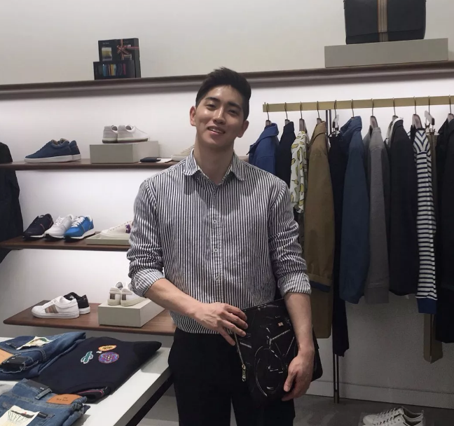 看点∣正装衬衫小哥哥,长得帅身材好,这才是你要的筋肉小奶狗! - 51虹马 看点∣正装衬衫小哥哥,长得帅身材好,这才是你要的筋肉小奶狗! - 51虹马