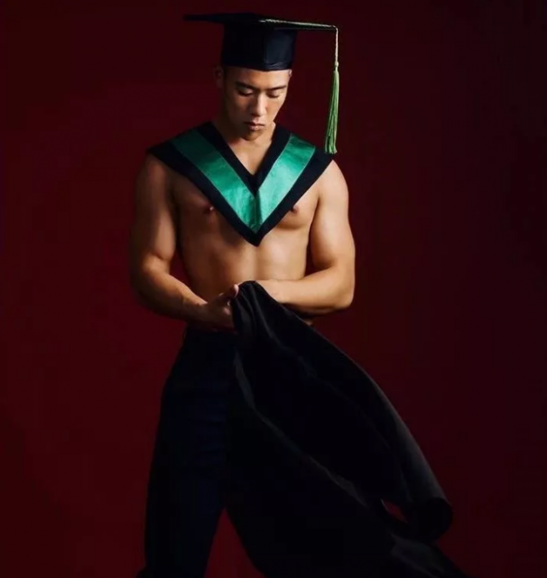 看点∣无数人想为他溺水的天菜肌肉救生员，又拍了一片禁欲系写真 - 51虹马