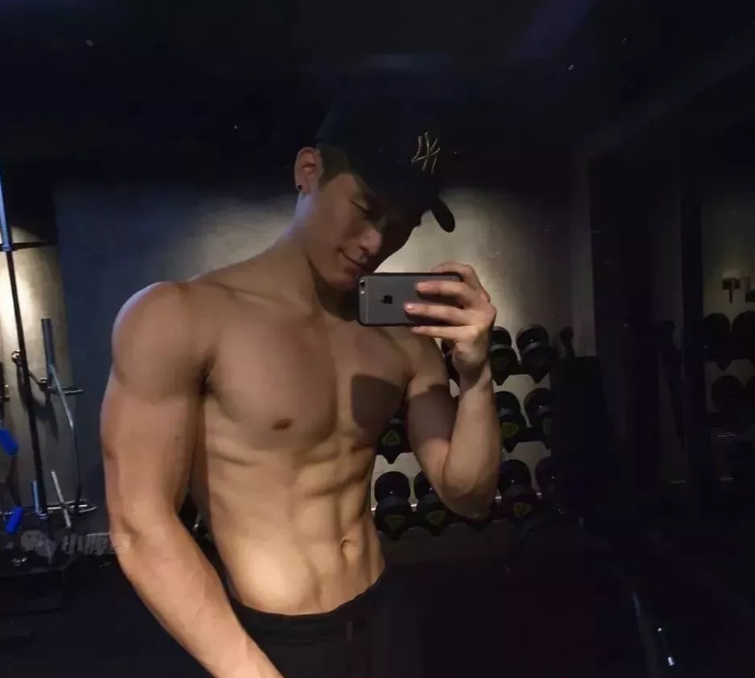 广东180大肌肉帅哥！健身教练居然是模特！ - 51虹马