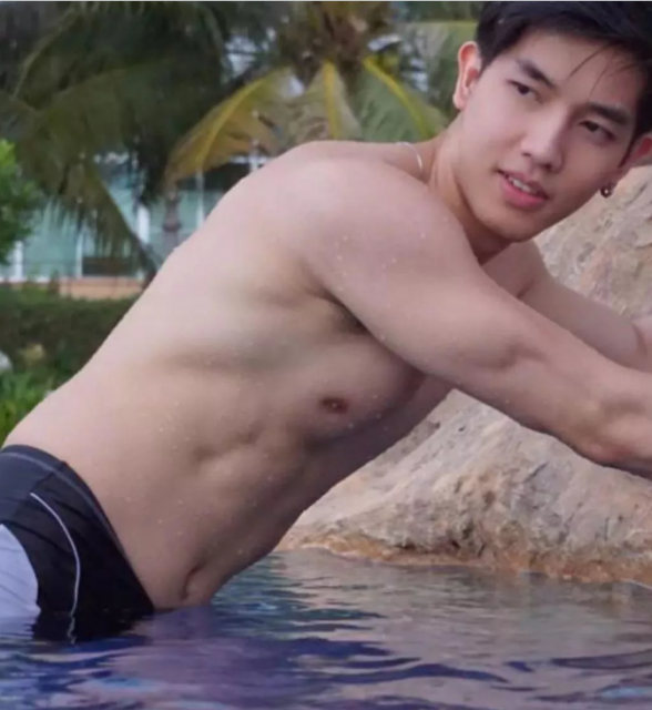 看似威风的足球运动小哥,私下却被哥们欺负-51虹马