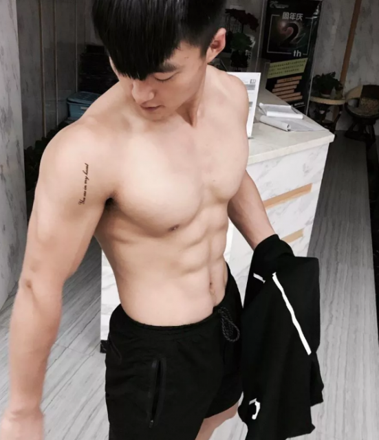 延安大学95后男生脱掉衣服的公狗腰太惊人了-51虹马