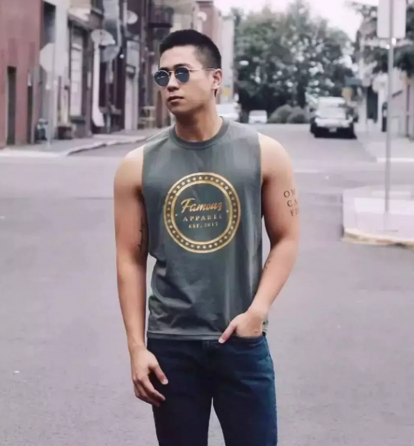 犬颜纯情筋肉小哥，除了照片还有视频！-51虹马