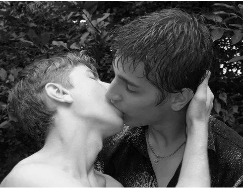 “大叔，我想知道你叫什么名字。”“叫老公！”-51虹马