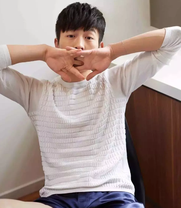 体育生室友,竟然是Gay?好慌-51虹马