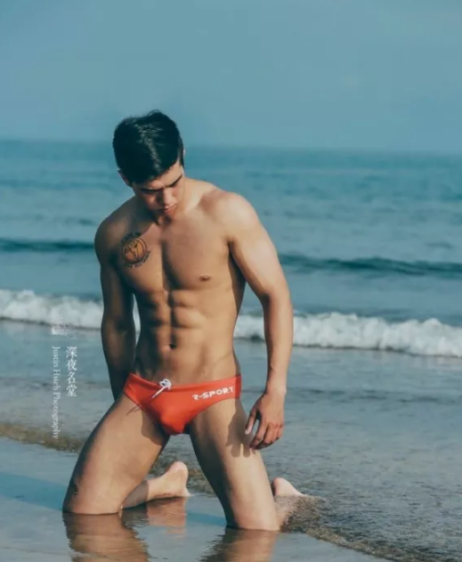 台兵哥哥偷摸战友被判刑,出狱又厕所猥亵男生-51虹马