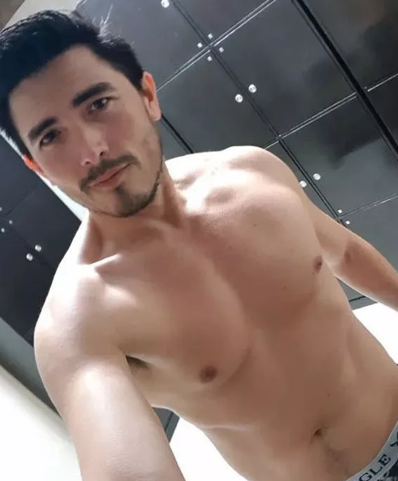 全球同志先生19岁人气选手，扒到了他饱满床照-51虹马