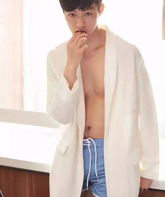 特别man的体育生室友，竟然是Gay? - 51虹马