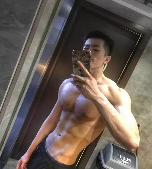 露肉视频男主浴室自.扒 性感帅哥玩刺激-51虹马