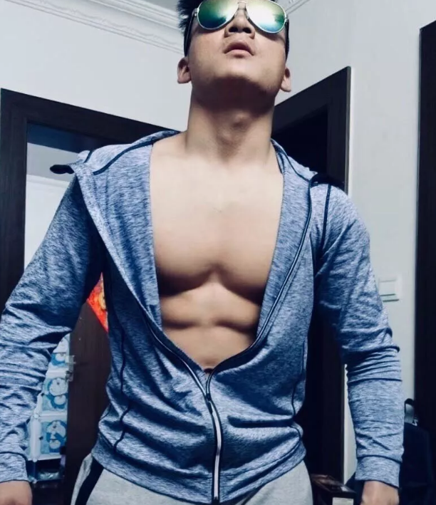 身材超棒的肌肉猛男，你敢不敢相信他居然才十八岁？-51虹马