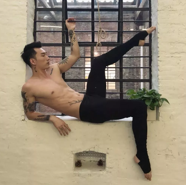 超粗男模得冠军，超难姿势令人乍舌。 - 51虹马