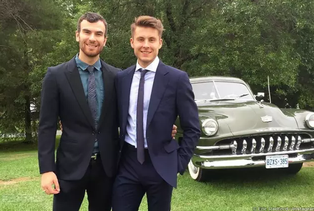 花样滑冰运动帅哥求婚帅男友成功了，好幸福！ - 51虹马