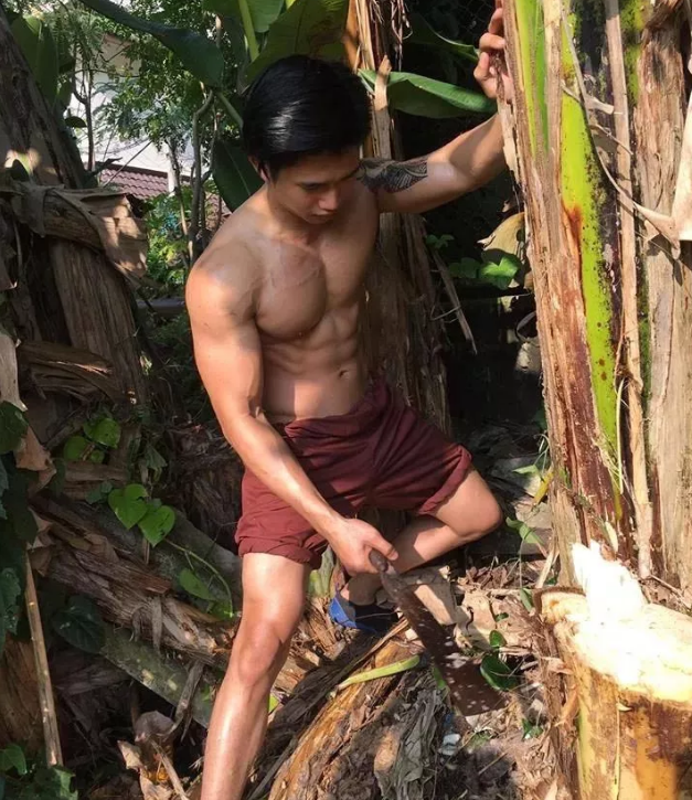 村口赤膊干活的野蛮弟弟-51虹马