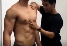 超过18的体育生在宿舍自信玩自拍！-51虹马