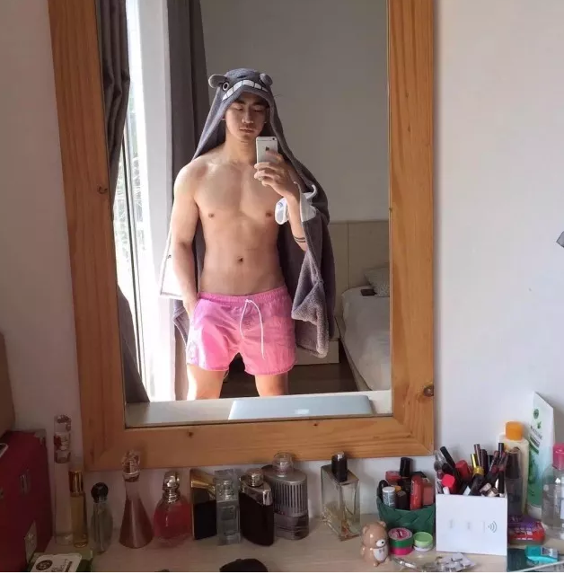 翘臀床照被无数人盗用，泼水节常客的越南名媛小编第一时间扒出来了！ - 51虹马