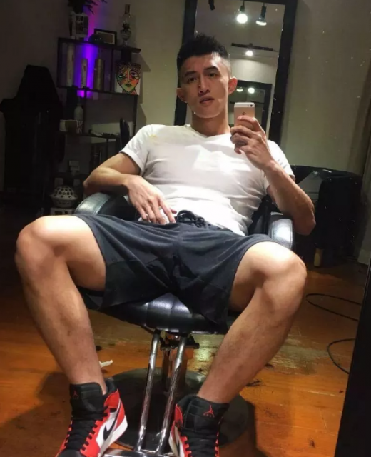 广州​体院网红私教，早期L裸照被扒出 - 51虹马