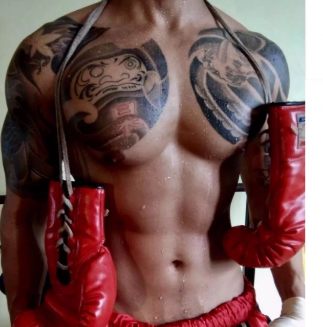 看似威风的足球运动小哥，私下却被哥们欺负 - 51虹马