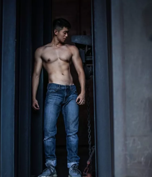 公狗腰男真空健身，只适合成年读者观看 - 51虹马