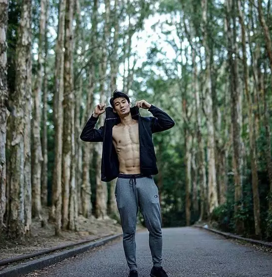 亚洲人当选国际先生，网友却质疑起了他的身材 - 51虹马