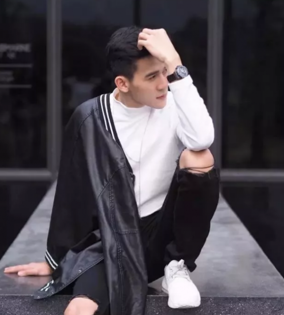 正装制服不禁欲 天菜鲜肉粉嫩蜜胸更诱人 - 51虹马