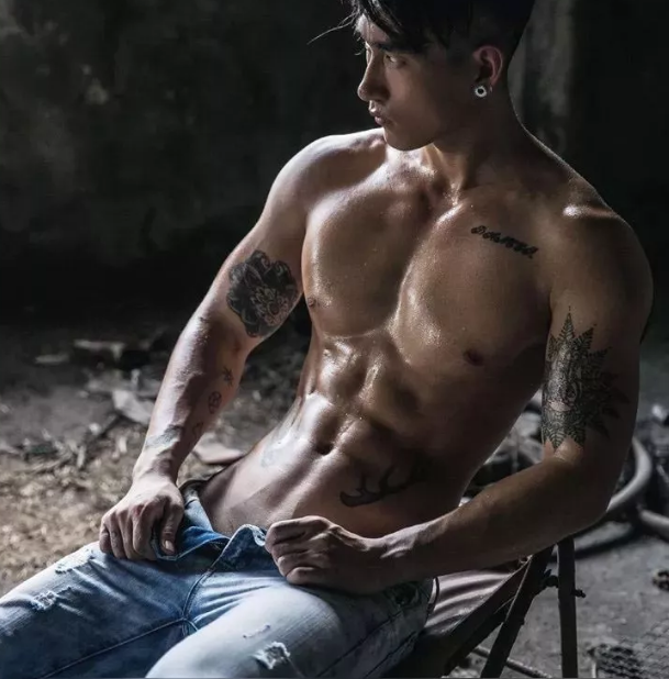 超粗男模得冠军，超难姿势令人乍舌。 - 51虹马