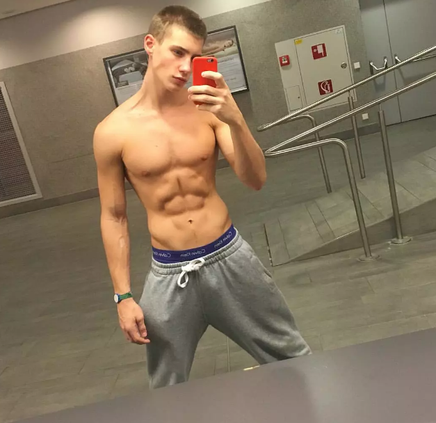 顶级男模复出了！他曾经是贴吧最红的肉体担当 - 51虹马