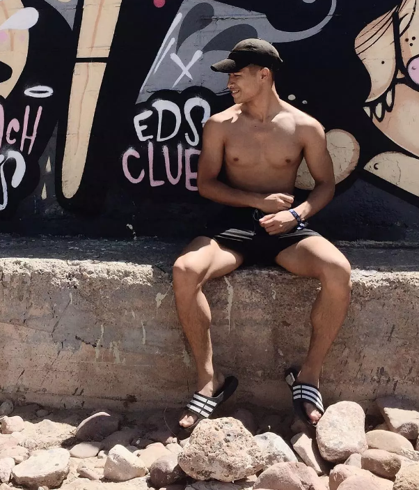 写真刷屏朋友圈！他是首位登上杂志的亚洲男模！ - 51虹马